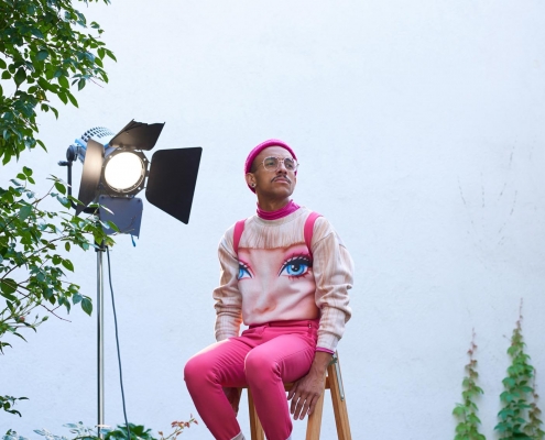 Kai Wiechmann Photography portrait Man pink pants trees