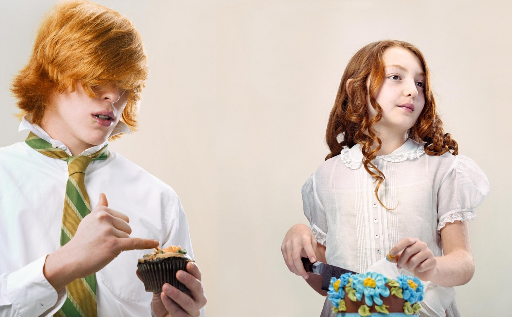 Kai Wiechmann Photography portrait red hair boy and girl eating cake