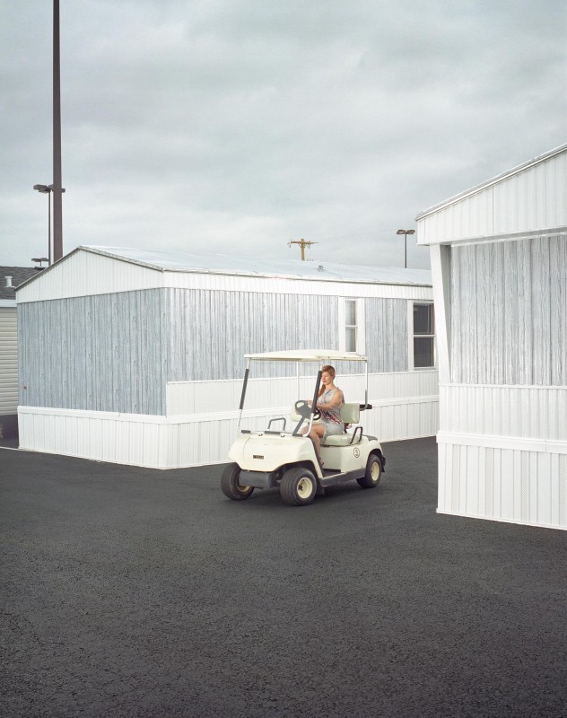 Kai Wiechmann Photography portrait golf cart girl
