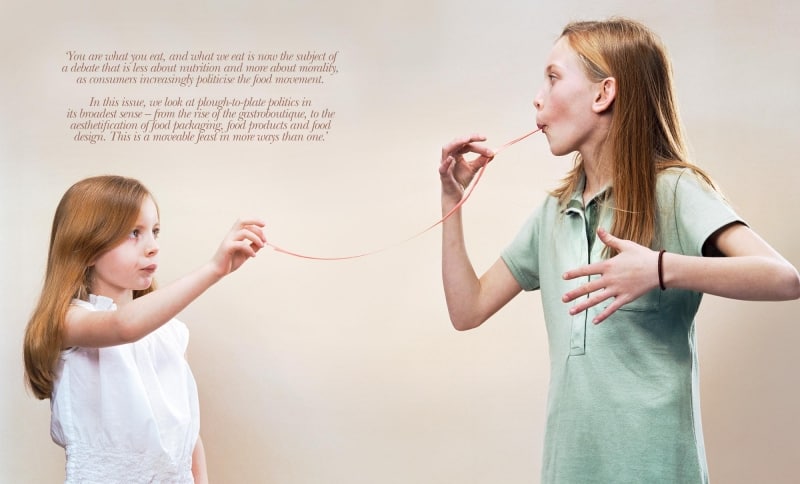Kai Wiechmann Photography portrait girls eating chwing gum
