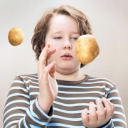 Kai Wiechmann Photography food portrait boy juggling potatoes